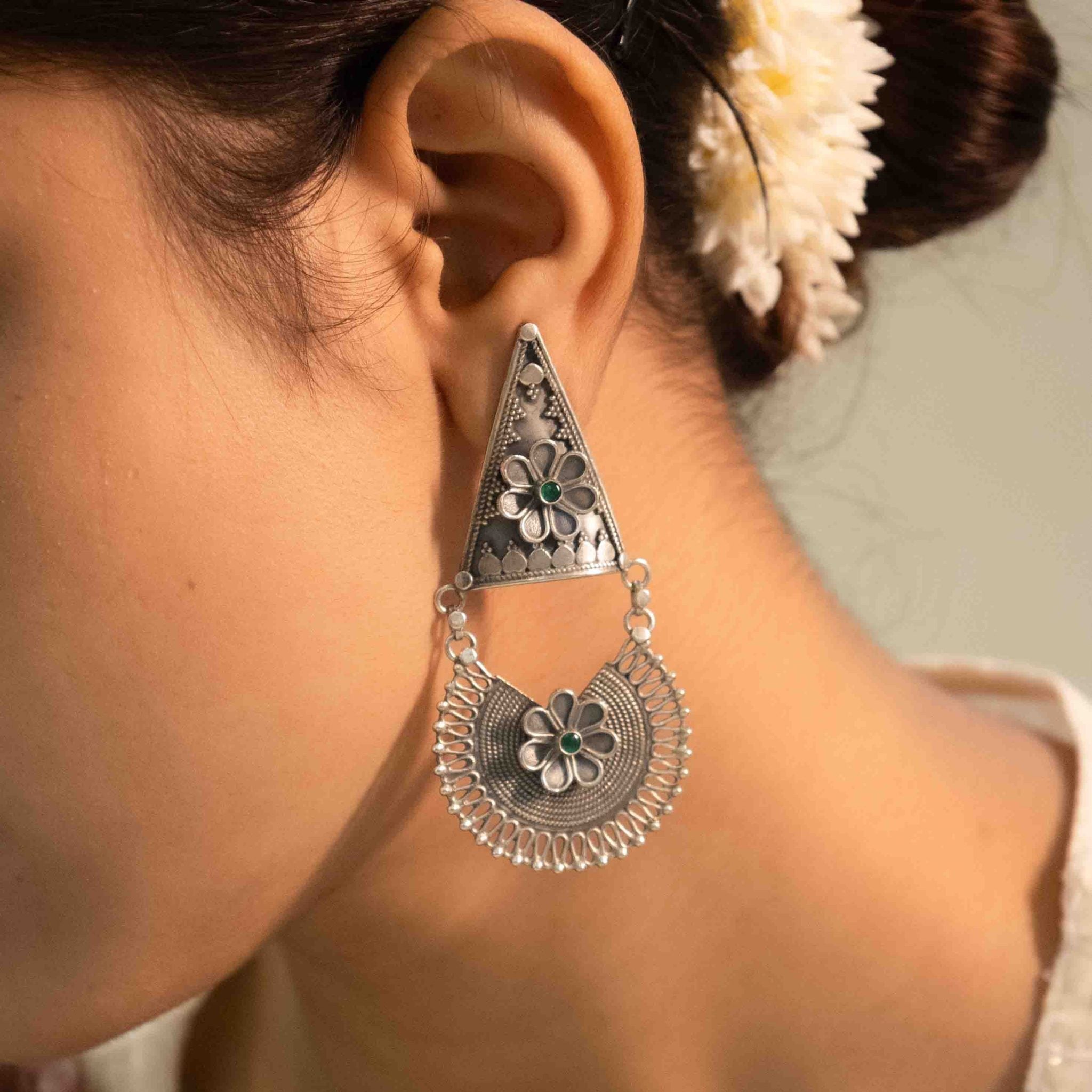 Mizoya Daana Detailed Flower Embossed Layered Earring