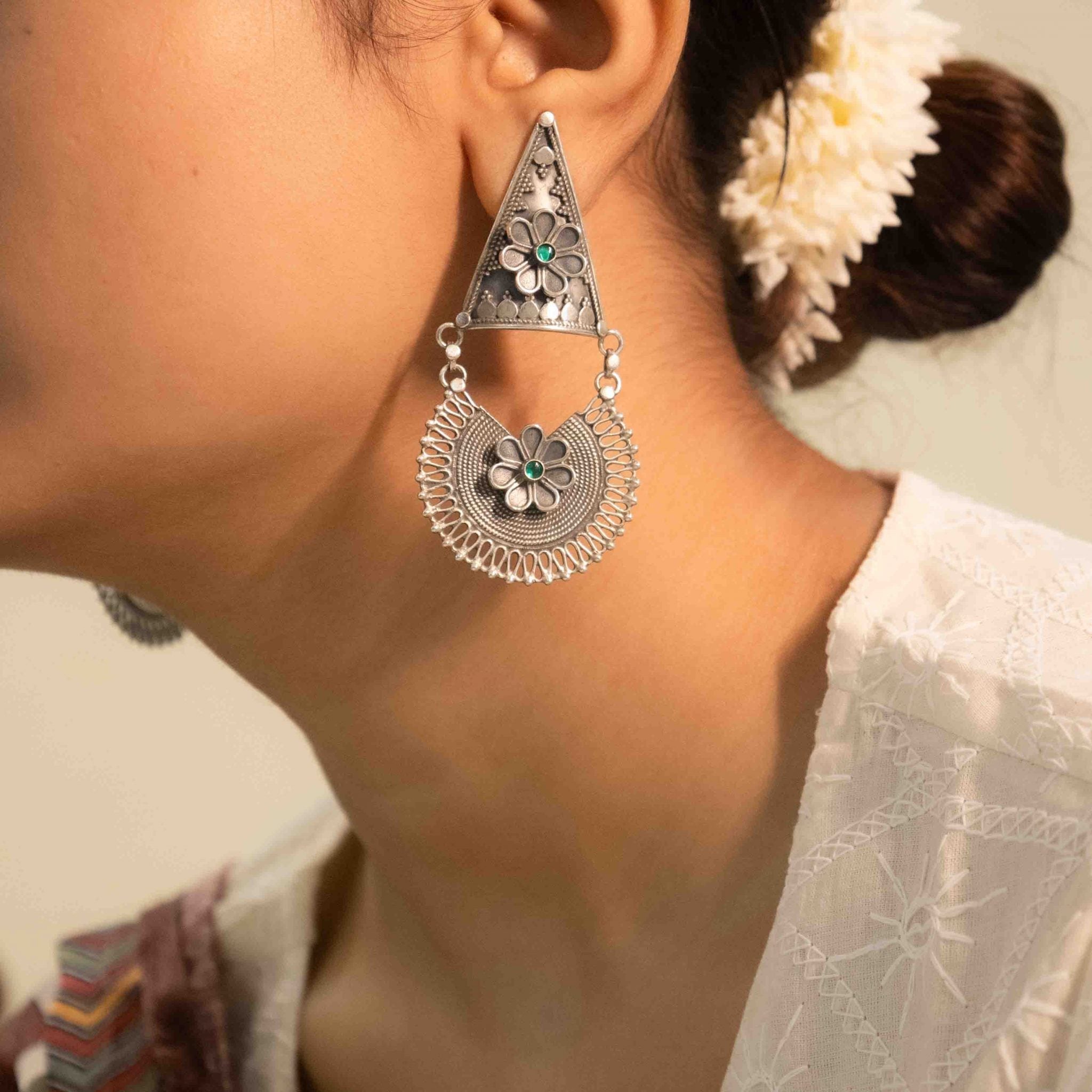 Mizoya Daana Detailed Flower Embossed Layered Earring