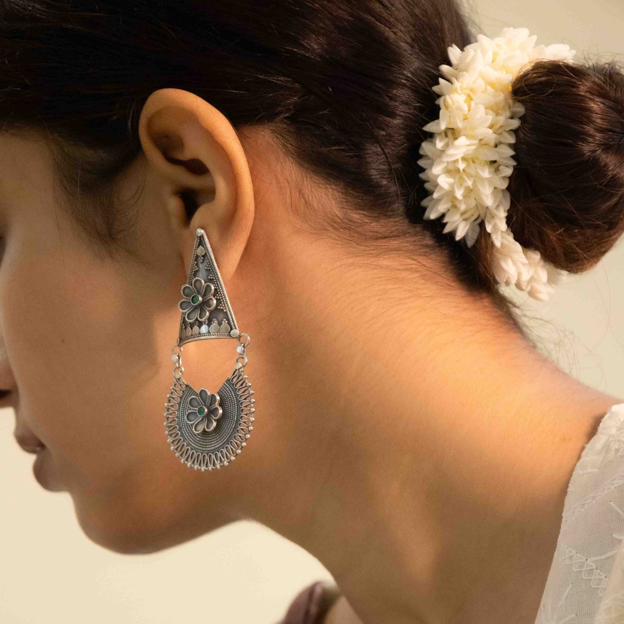 Mizoya Daana Detailed Flower Embossed Layered Earring