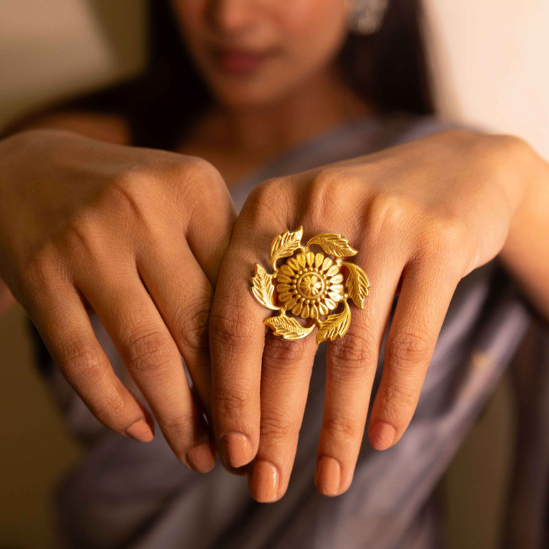 Mizoya Patti Border Classic Ring