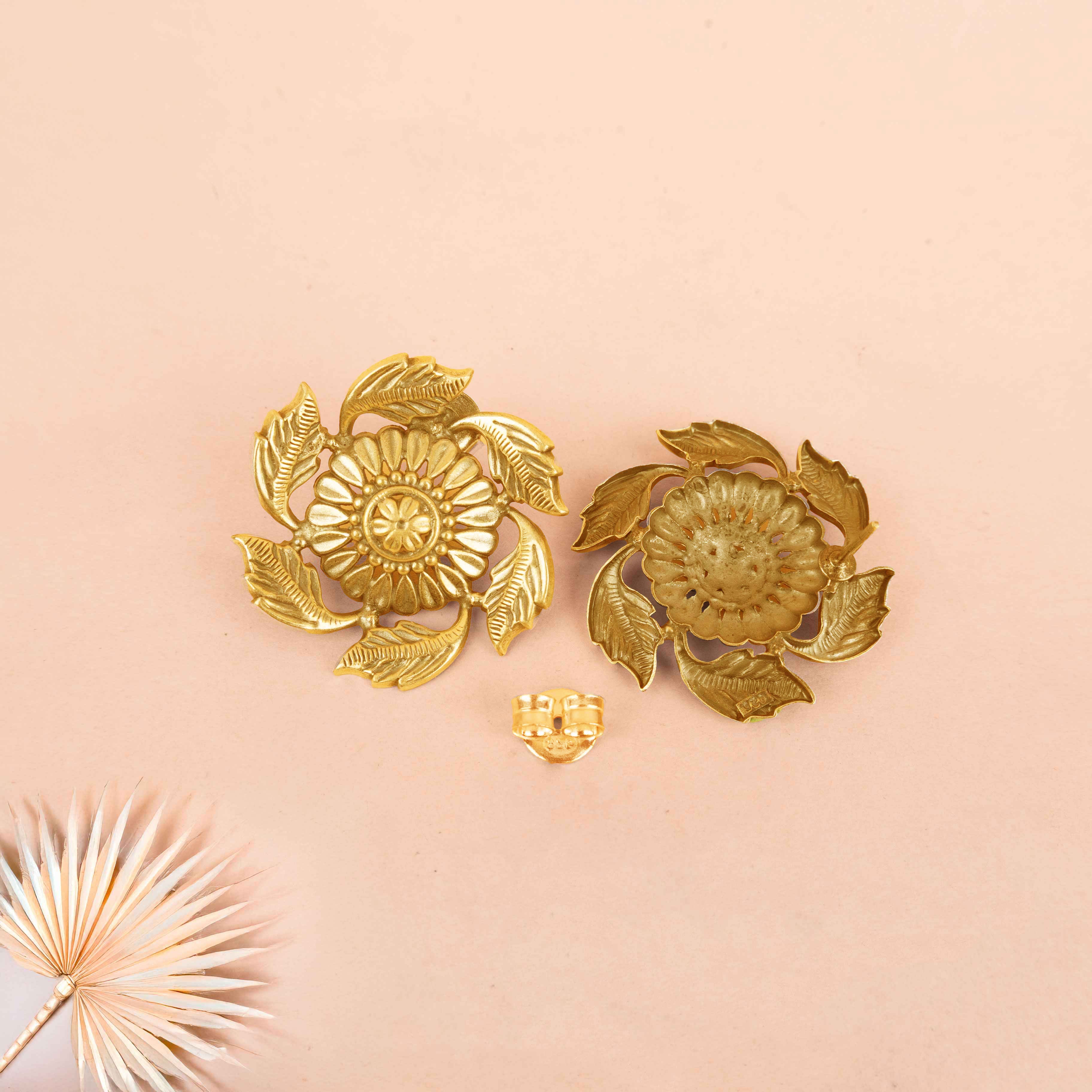 Mizoya Patti Border Classic Stud Earring