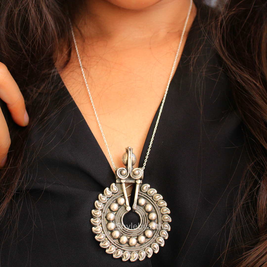 Mizoya Petal Design Circular Pendant