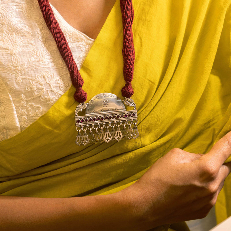 Mizoya Vintage Detailed Carved Drop Dori Necklace