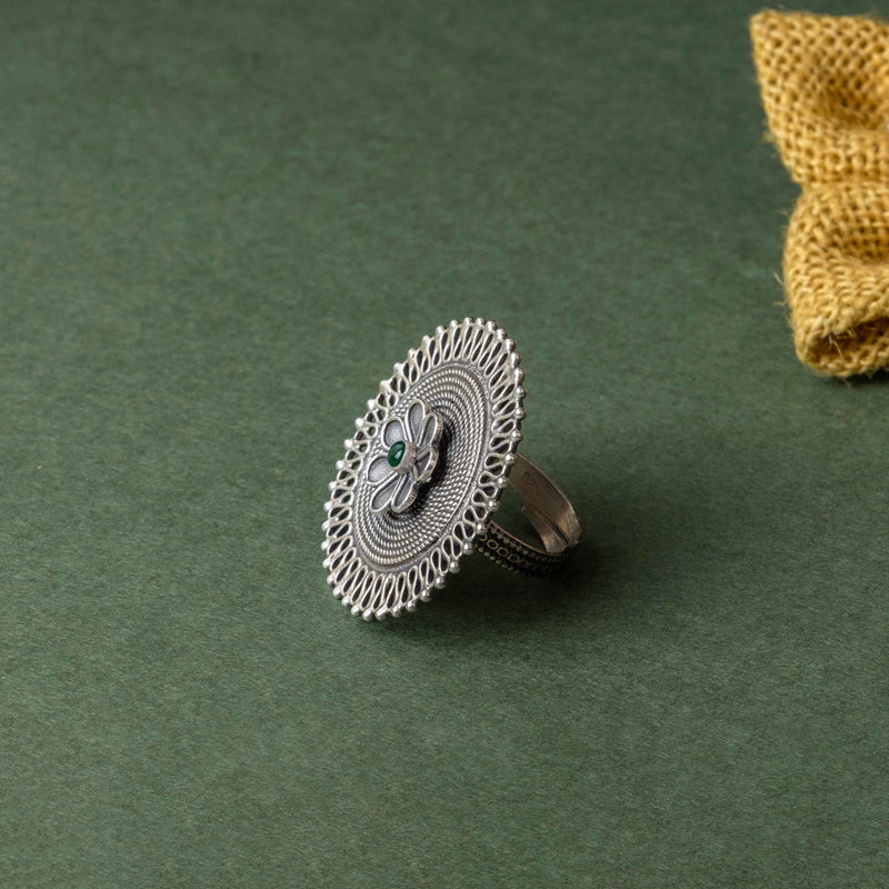 Mizoya Daana Detailed Flower Embossed Classic Ring