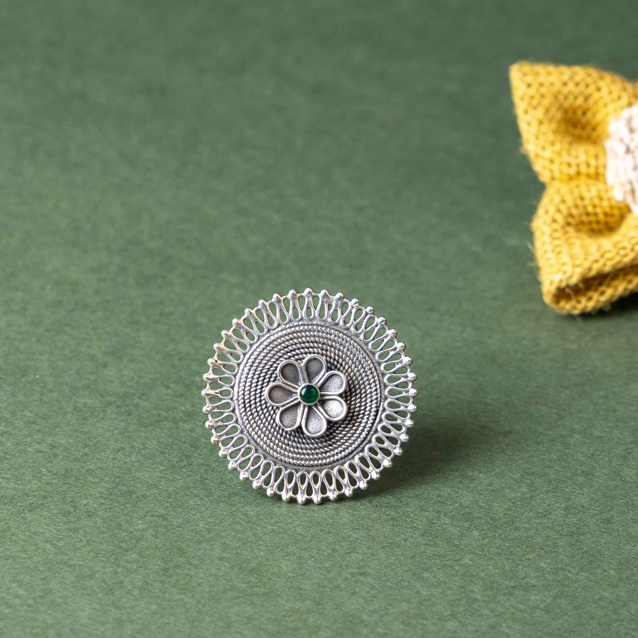 Mizoya Daana Detailed Flower Embossed Classic Ring