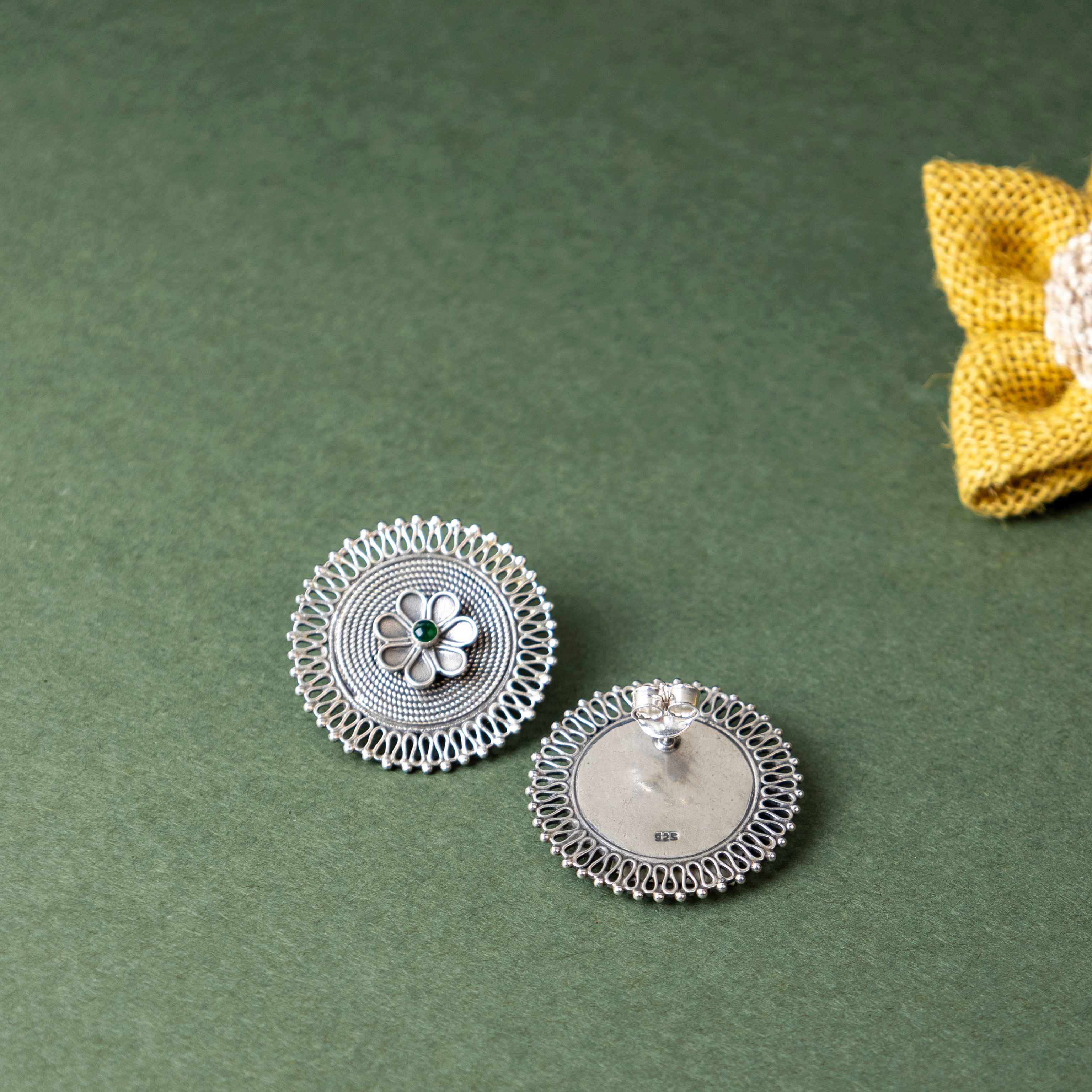 Mizoya Daana Detailed Flower Embossed Classic Stud Earring