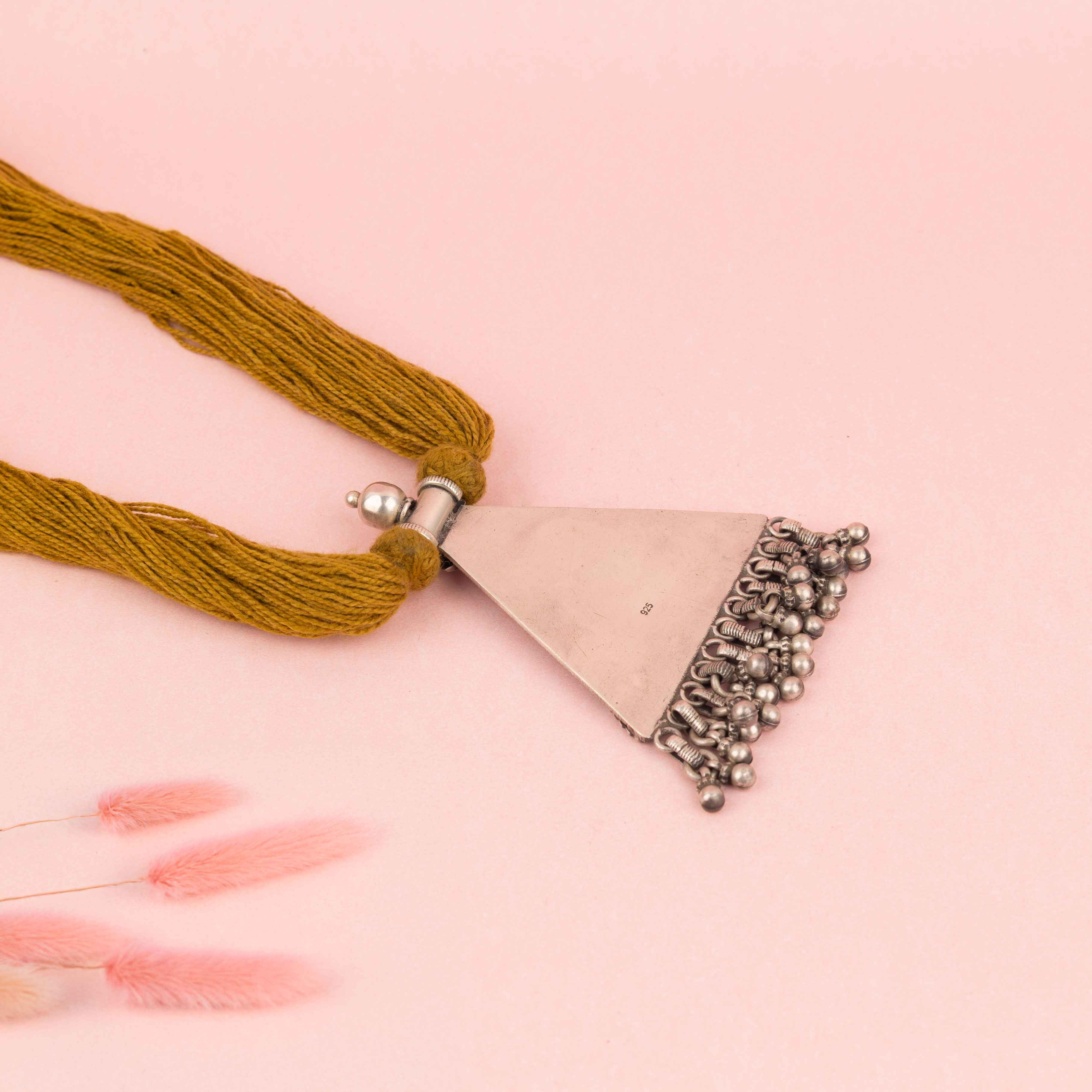 Mizoya Detailed Vintage Inspired Dori Necklace