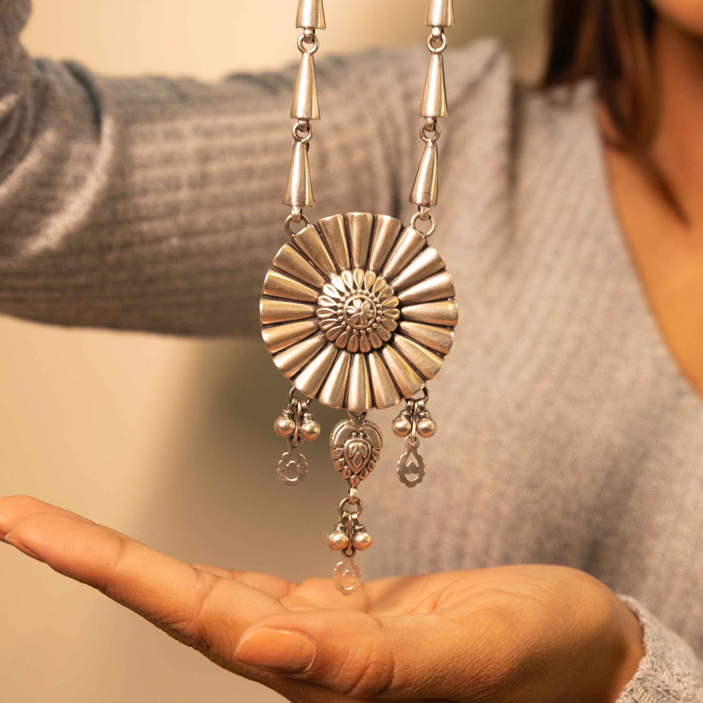 Mizoya Embossed Carved Drop Classic necklace