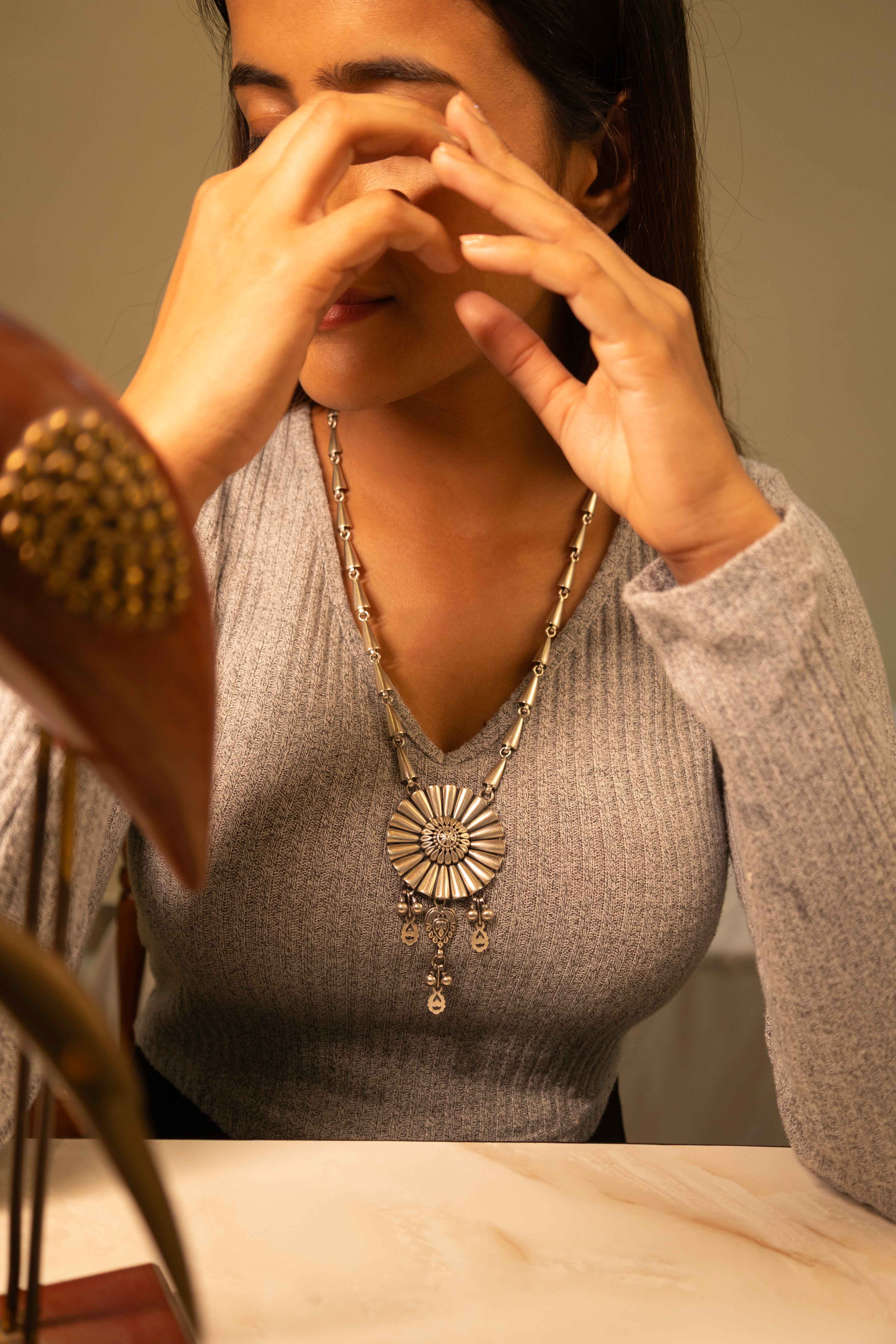 Mizoya Embossed Carved Drop Classic necklace