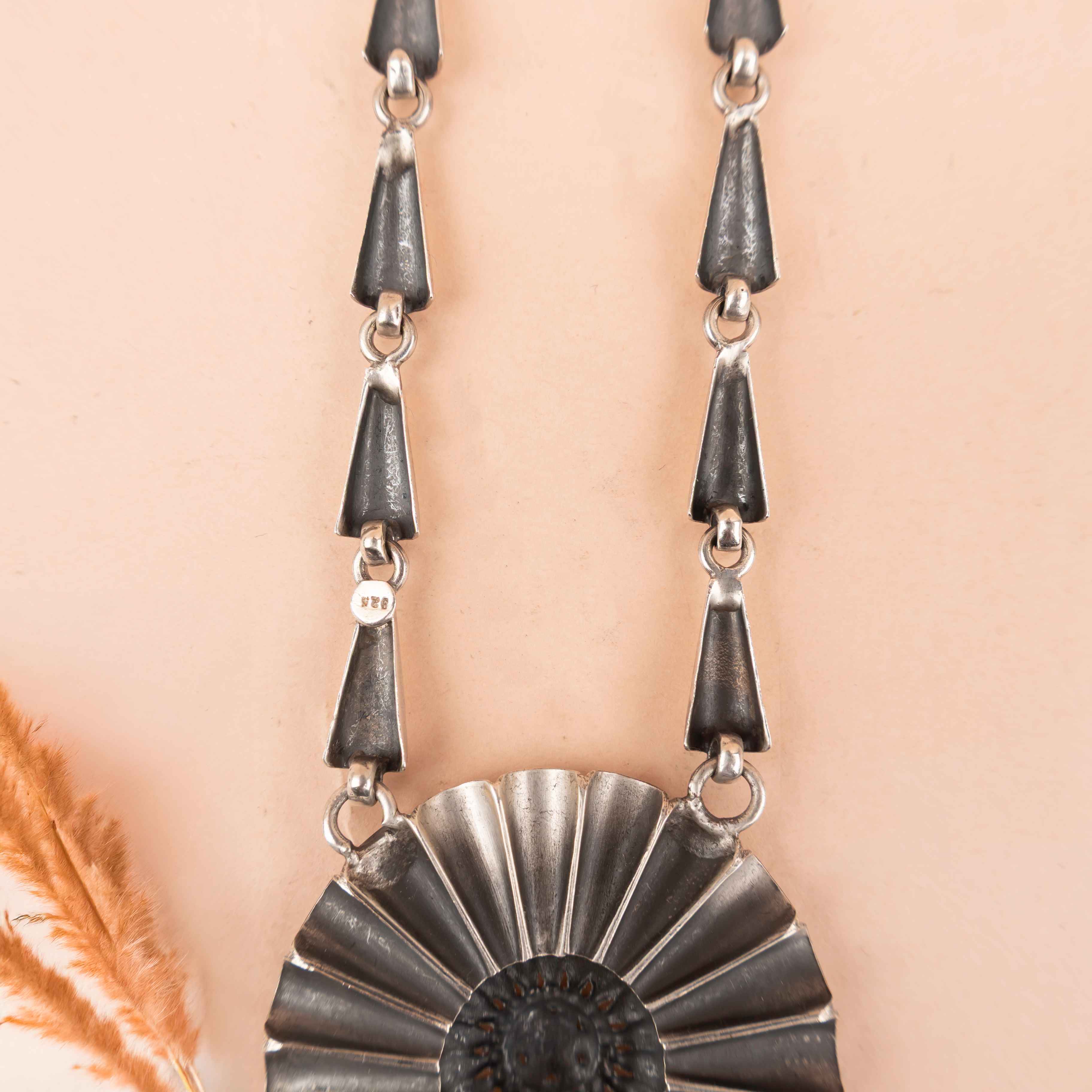 Mizoya Embossed Carved Drop Classic necklace