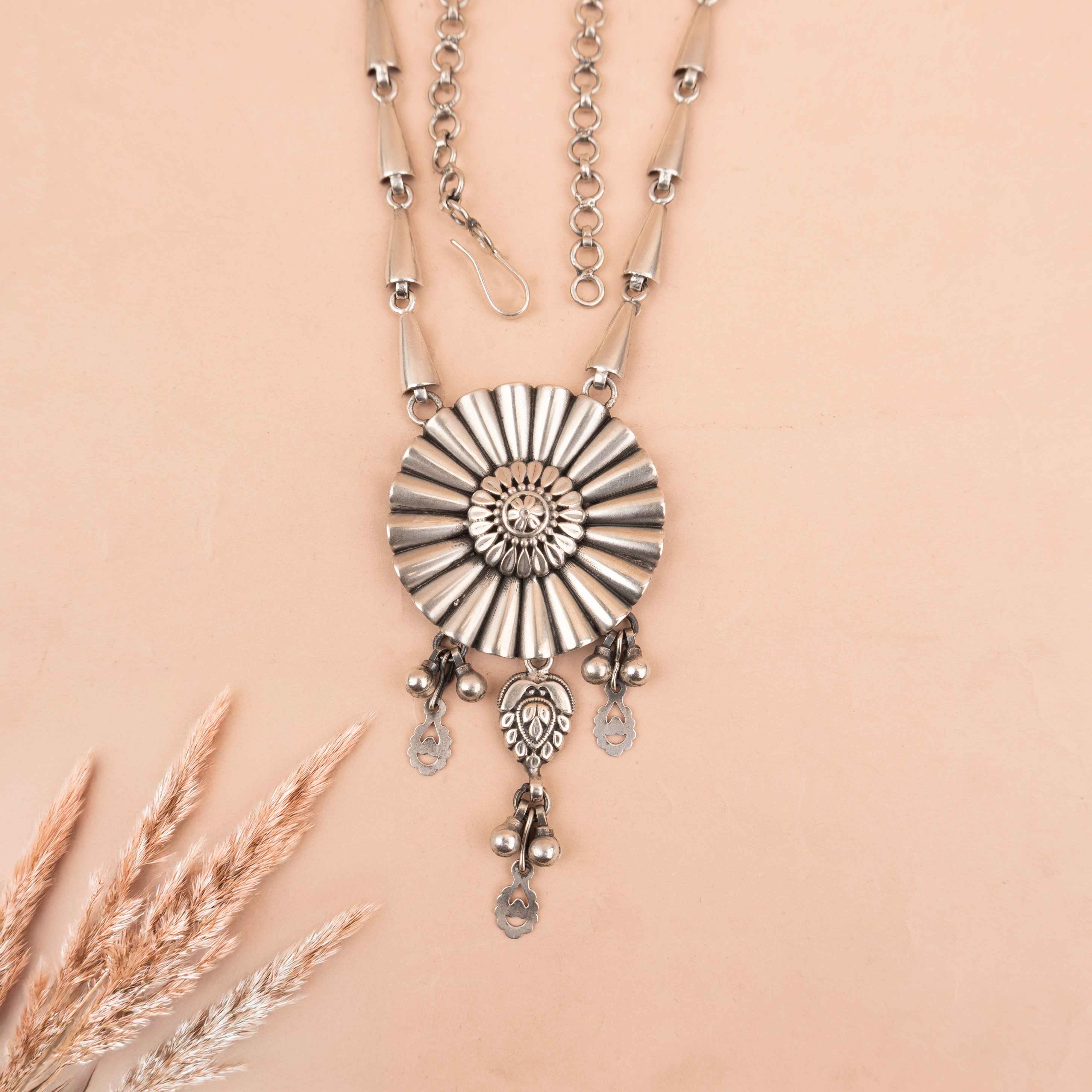 Mizoya Embossed Carved Drop Classic necklace