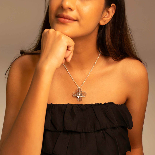 Mizoya Embossed Flower Jali Necklace