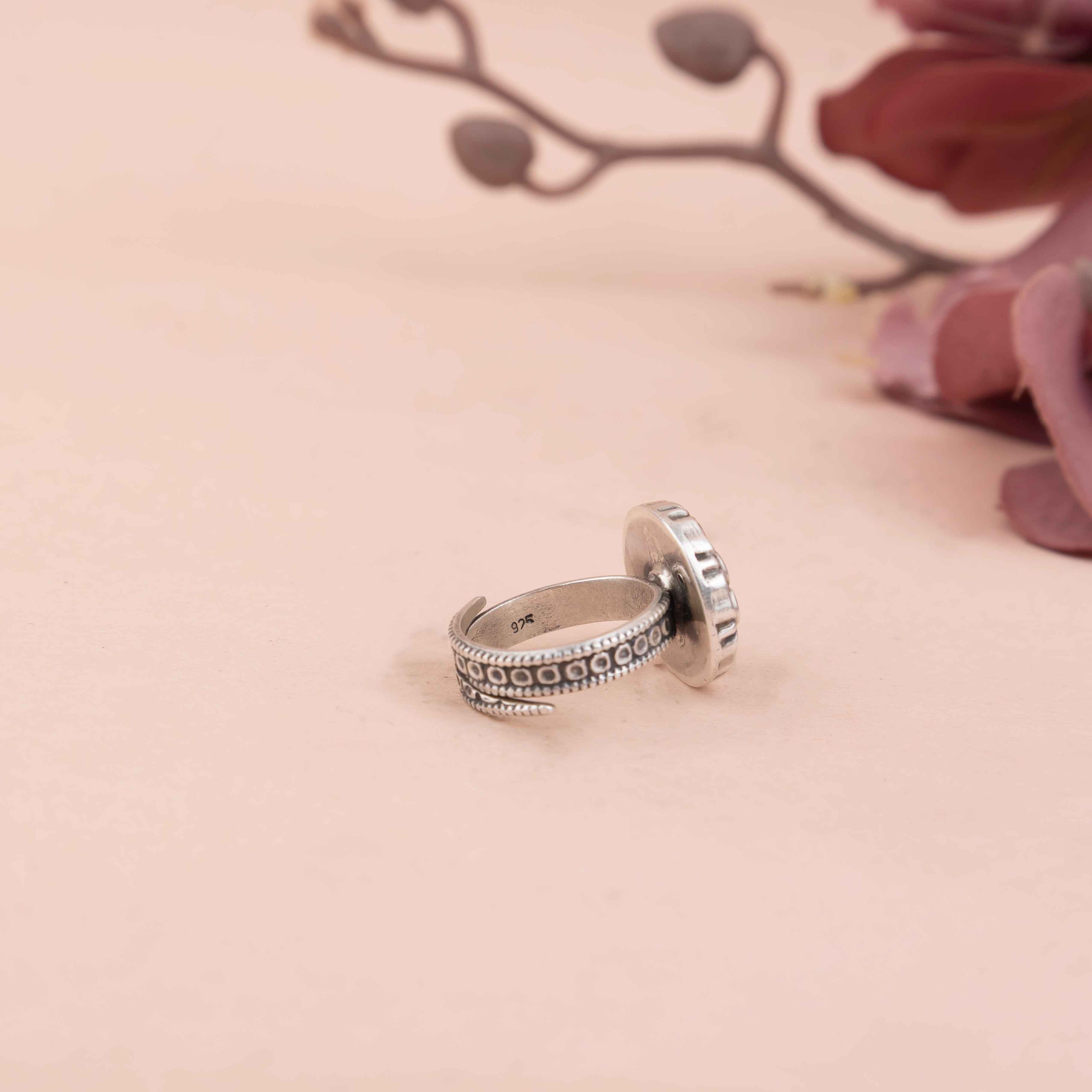 Mizoya Embossed Flower Sadabahaar Ring