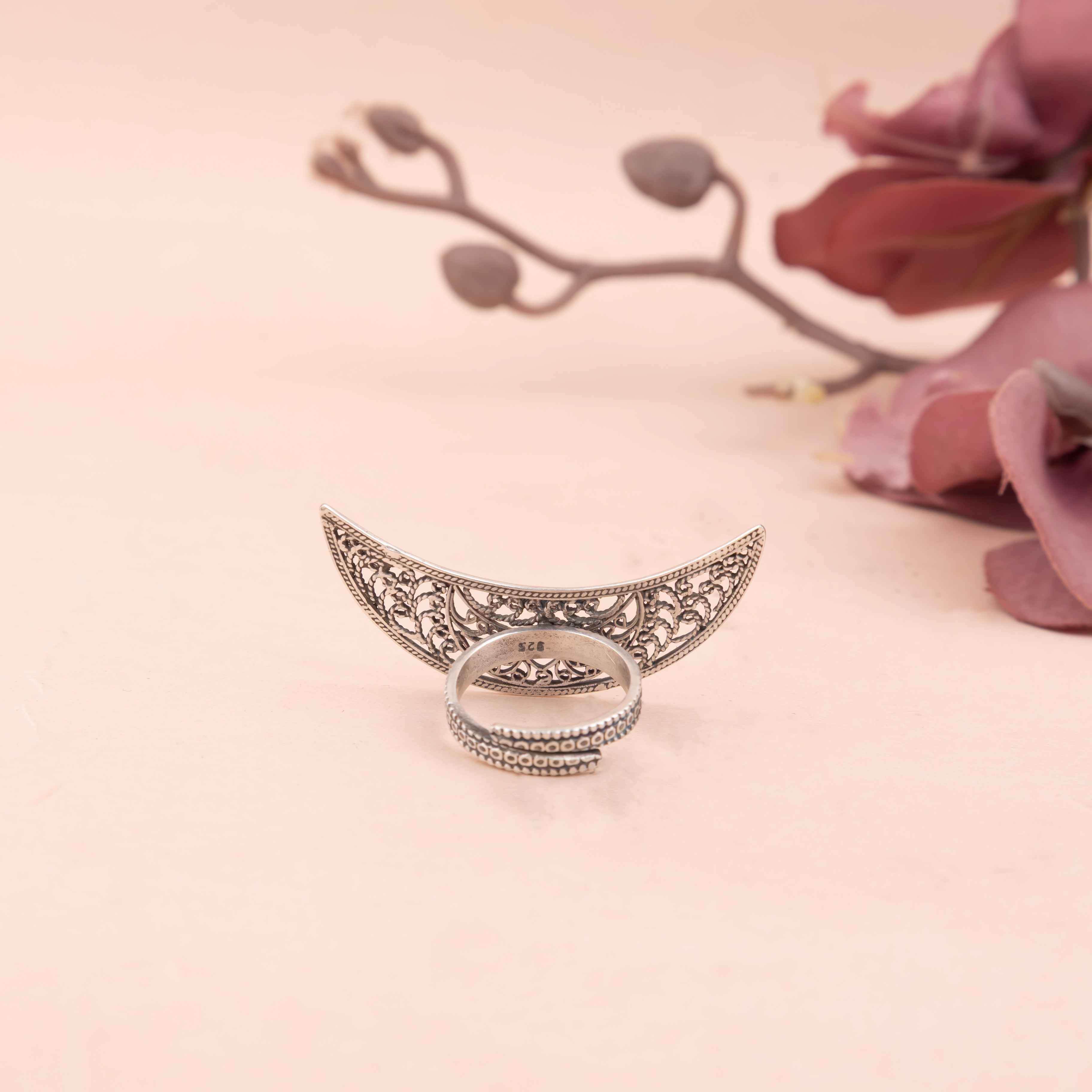 Mizoya Intricate Crescent Moon Ring