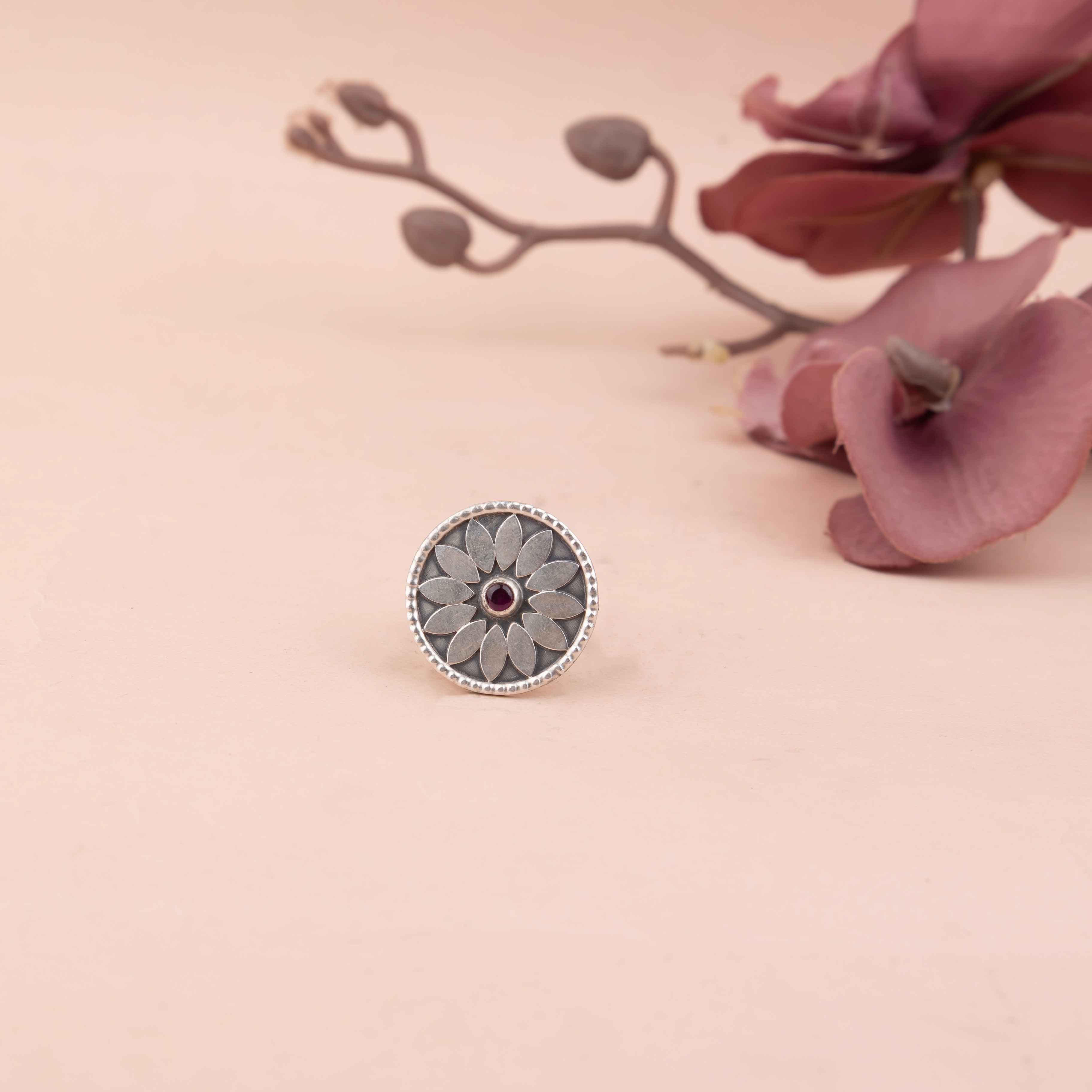 Mizoya Intricate Flower Raani Ring