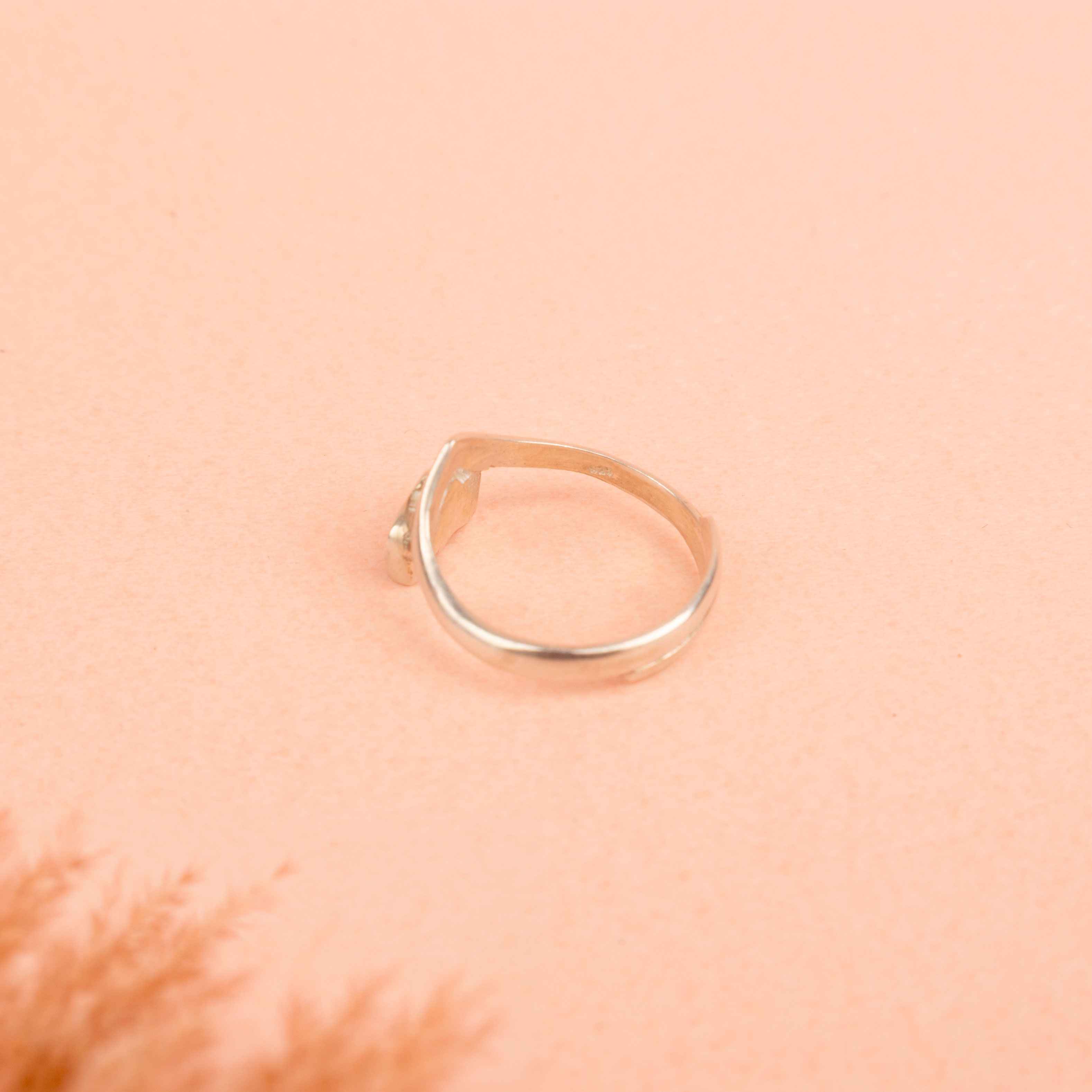Mizoya Kundan Lotus Ring