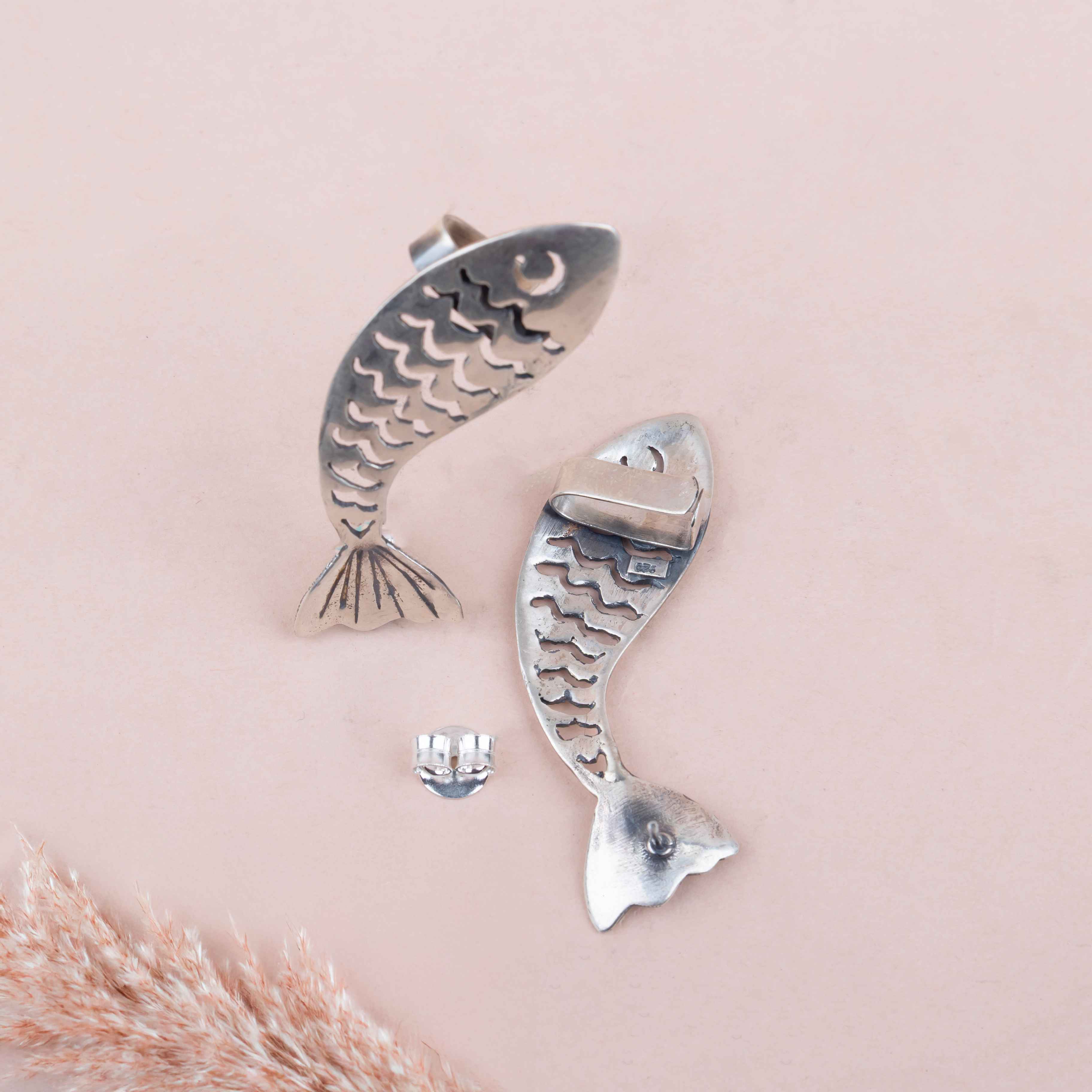 Mizoya Matsya Auspicious Timeless Earcuff