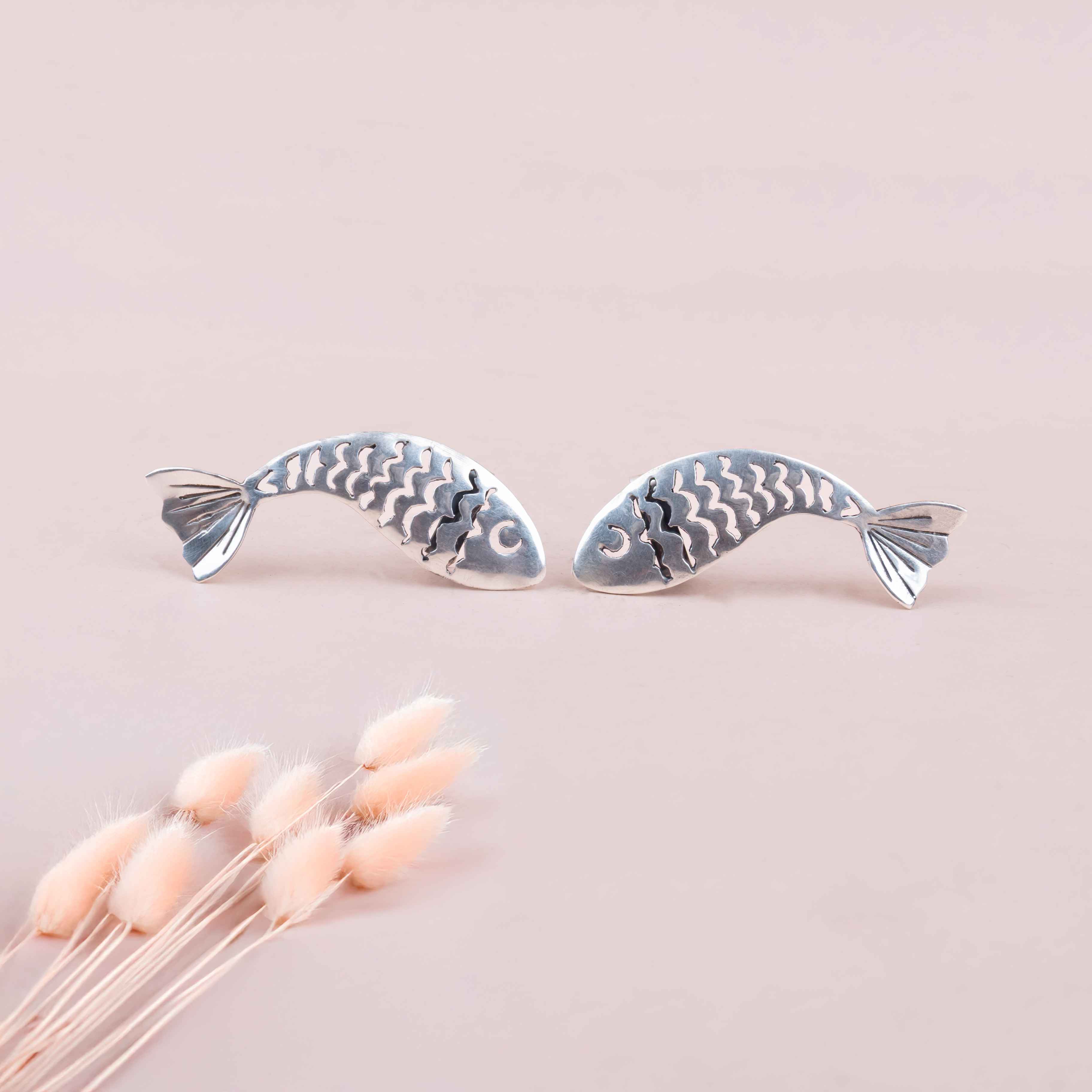 Mizoya Matsya Auspicious Timeless Earcuff