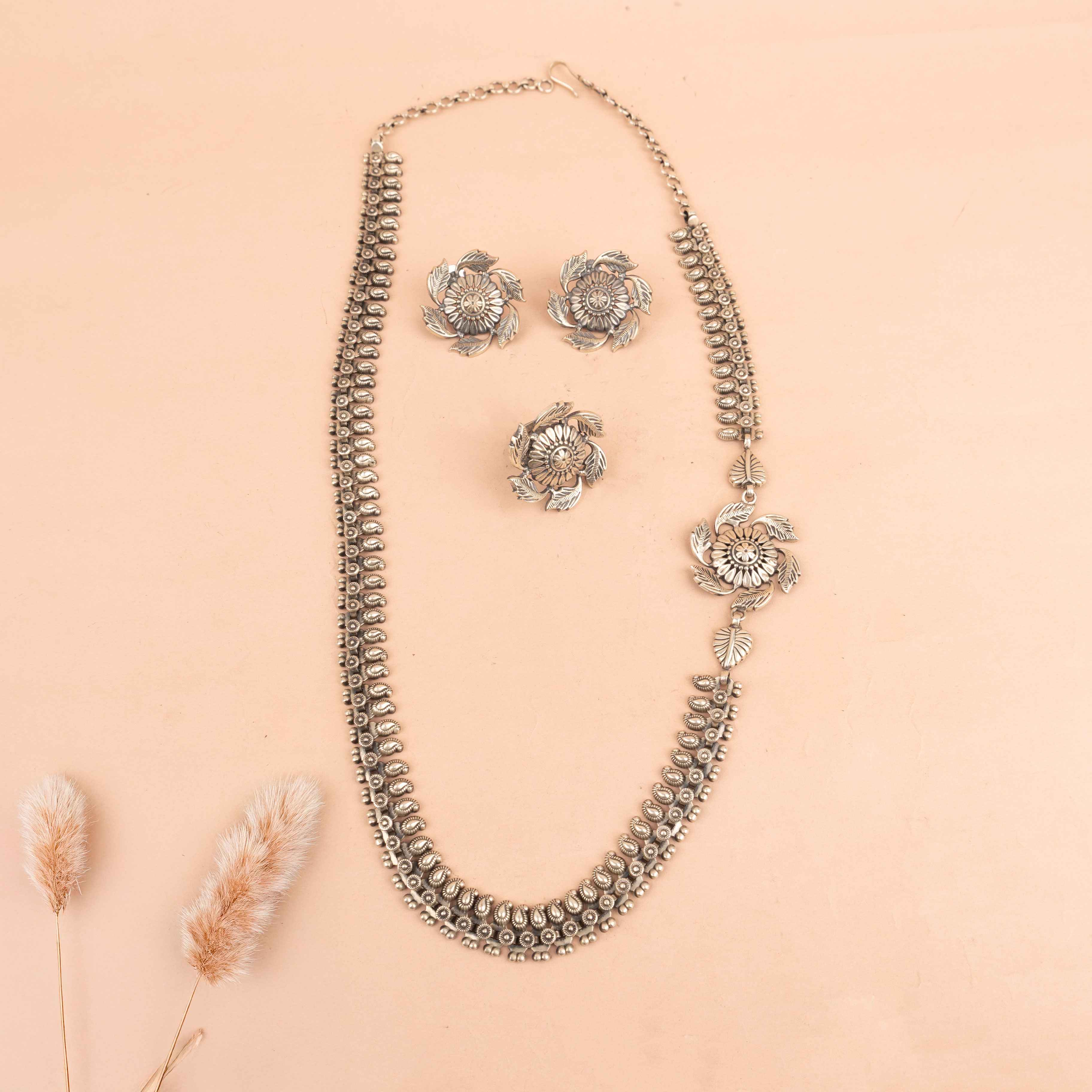 Mizoya Patti Border Motif Classic Paisley Necklace Earring Ring Set