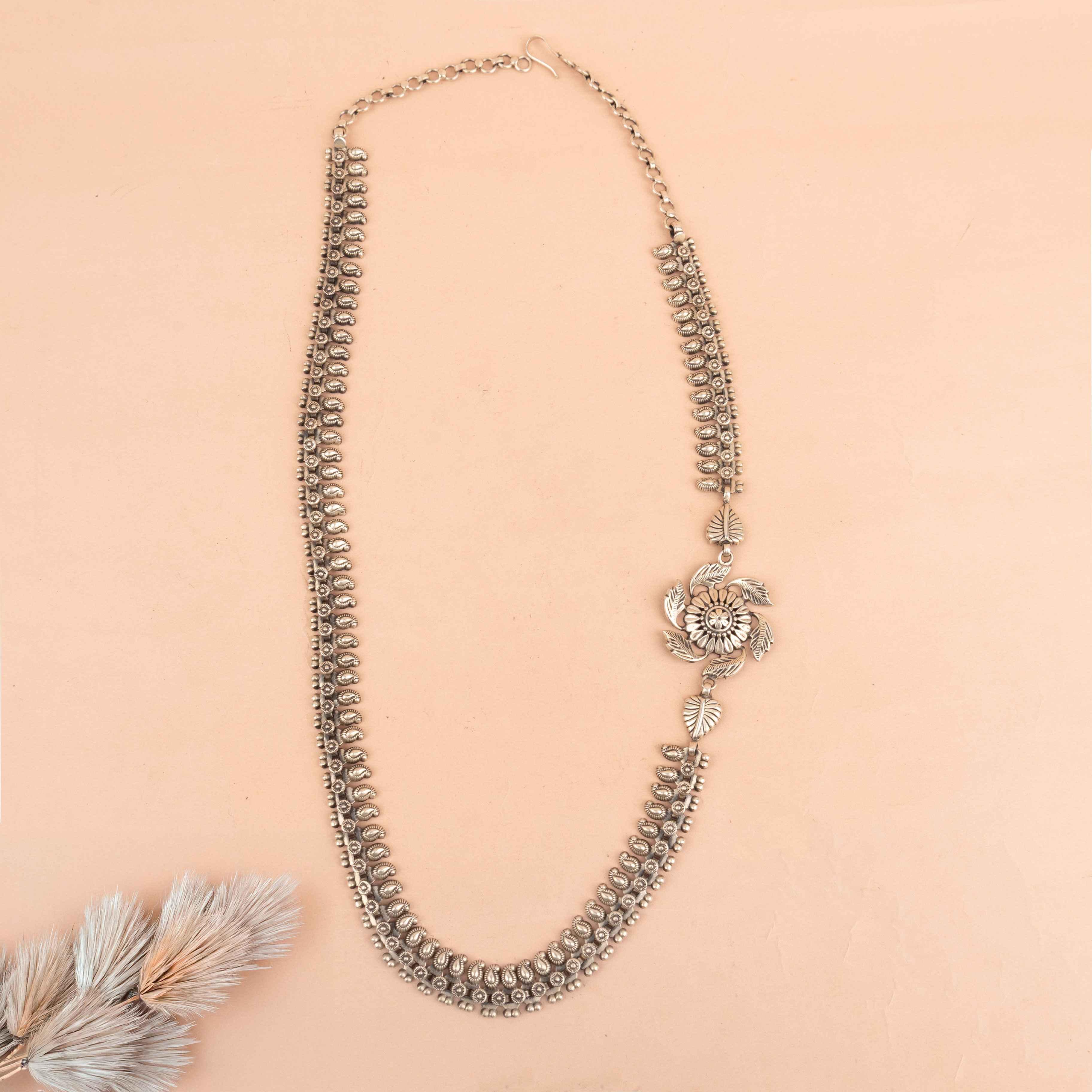 Mizoya Patti Border Motif Classic Paisley Necklace