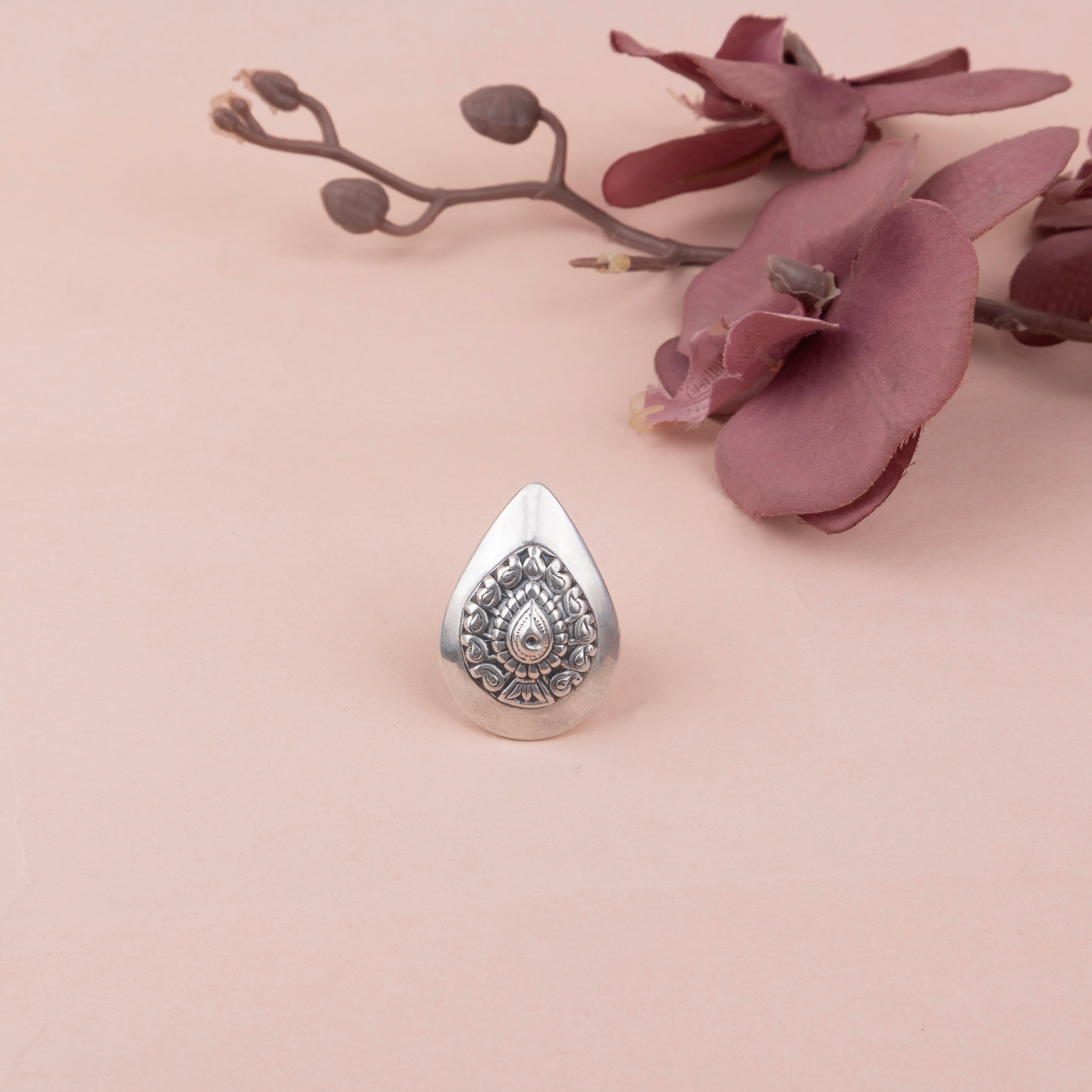 Mizoya Tribal Motif Drop Classic Ring