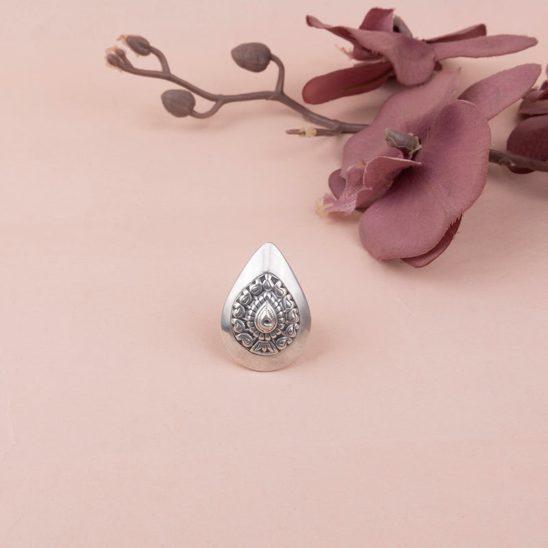 Mizoya Tribal Motif Drop Classic Ring