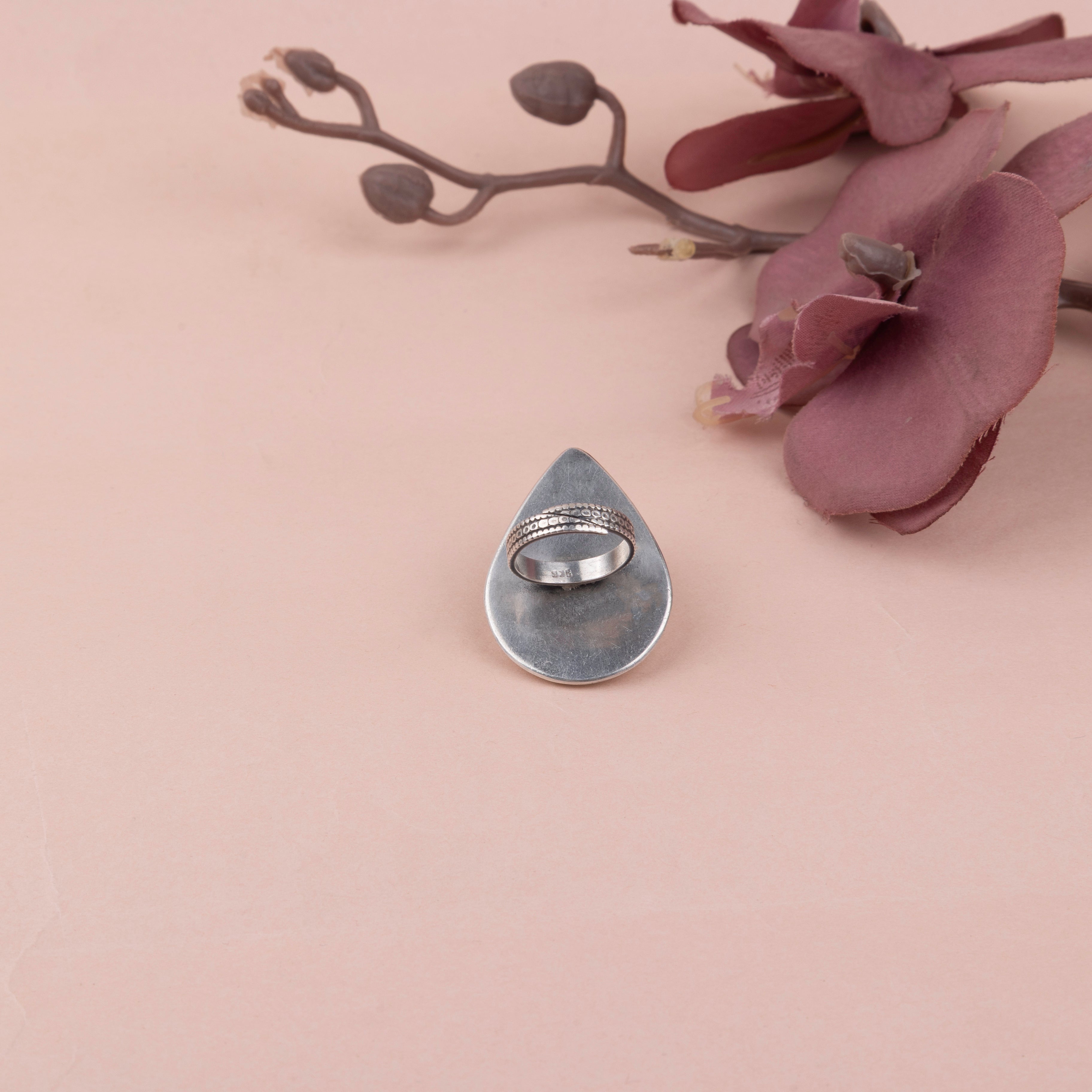 Mizoya Tribal Motif Drop Classic Ring