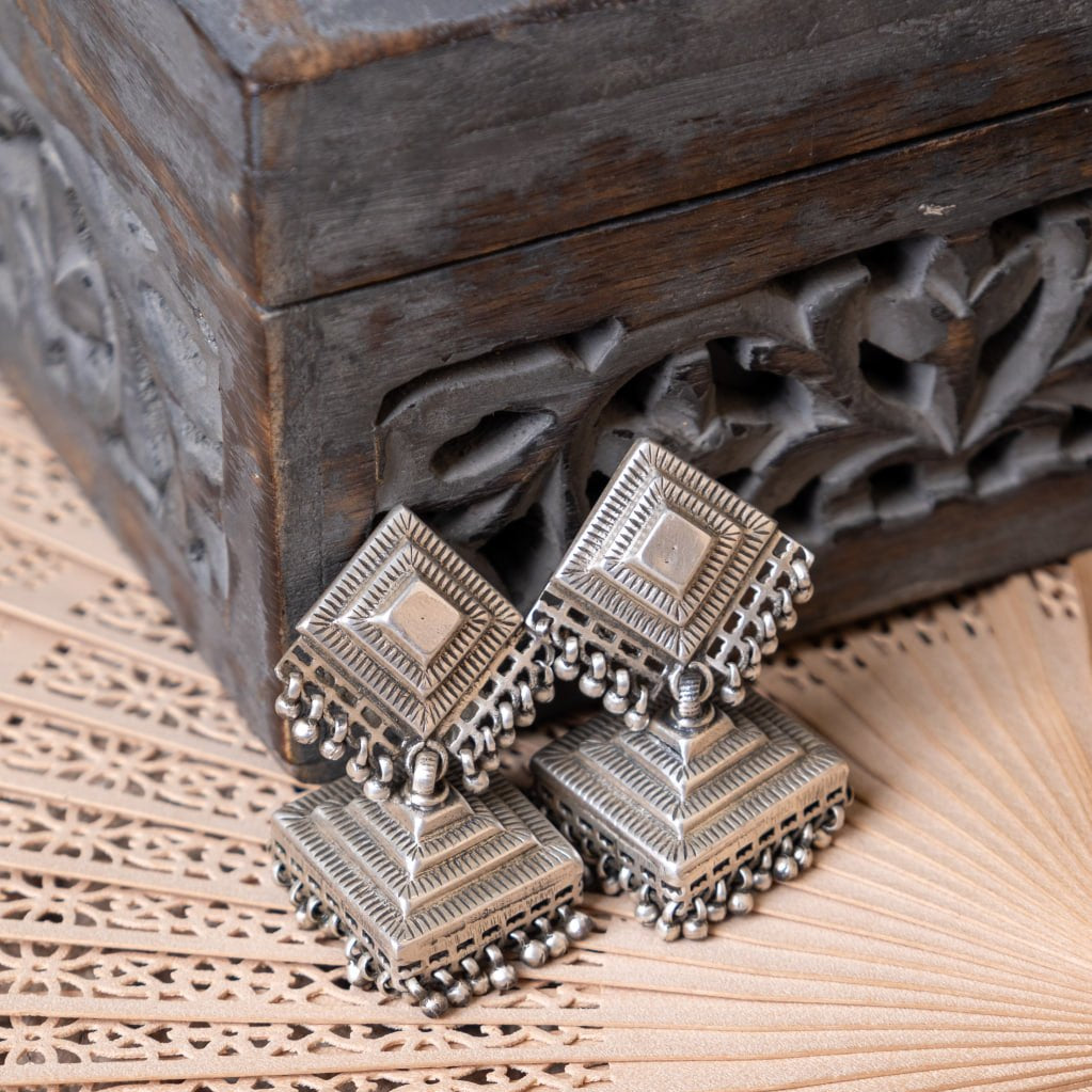 Mizoya Intricate Ladder Jhumka