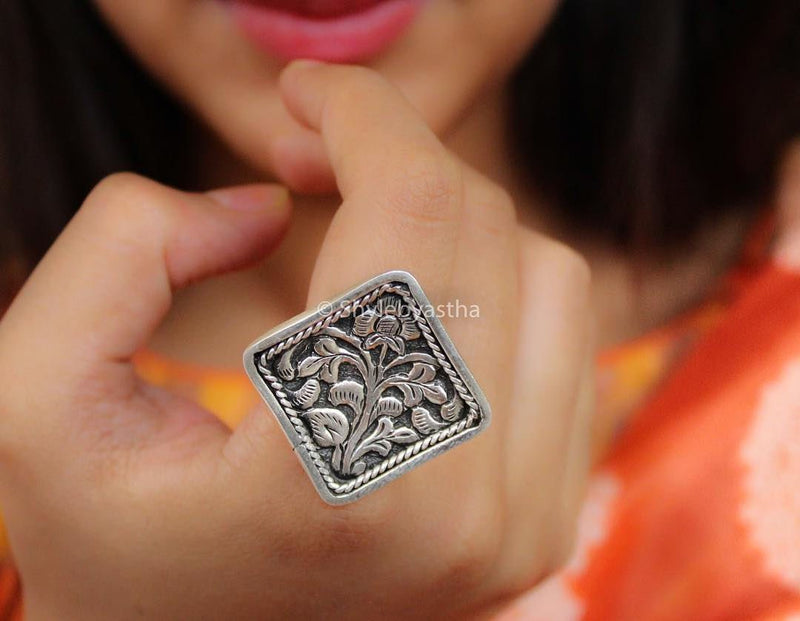 Moh Chitai Art Square Ring
