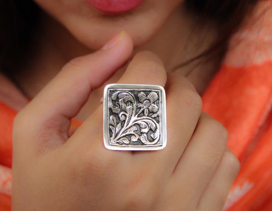 Moh Chitai Flower Art Square Ring