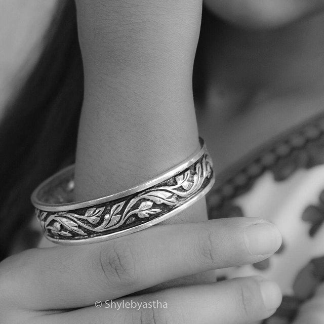 Moh Chitai Work Bangle
