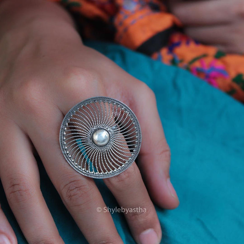 Moh Circular Carved Ring