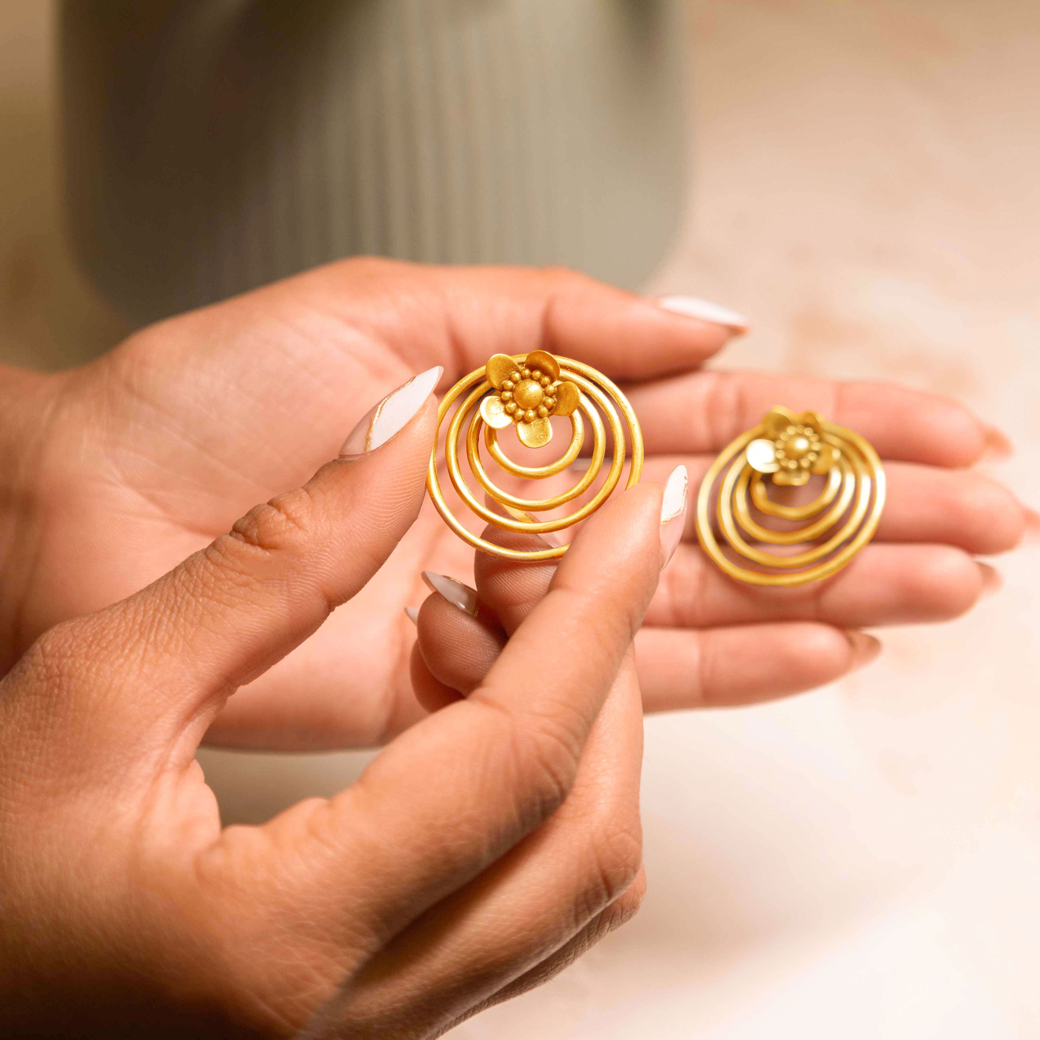 Moh Concentric Flower Embossed Earring