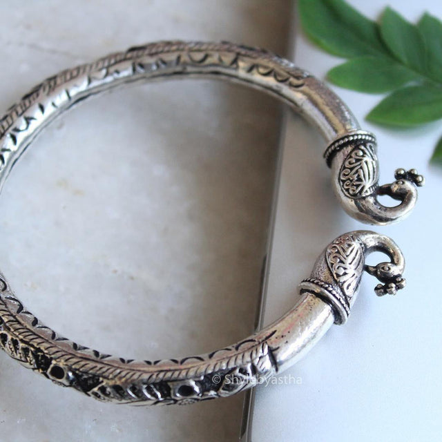 Moh Dual Peacock Embossed Kada