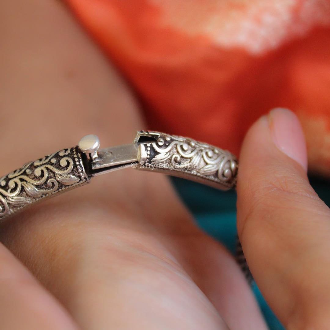 Moh Dual Peacock Solid Silver Bracelet