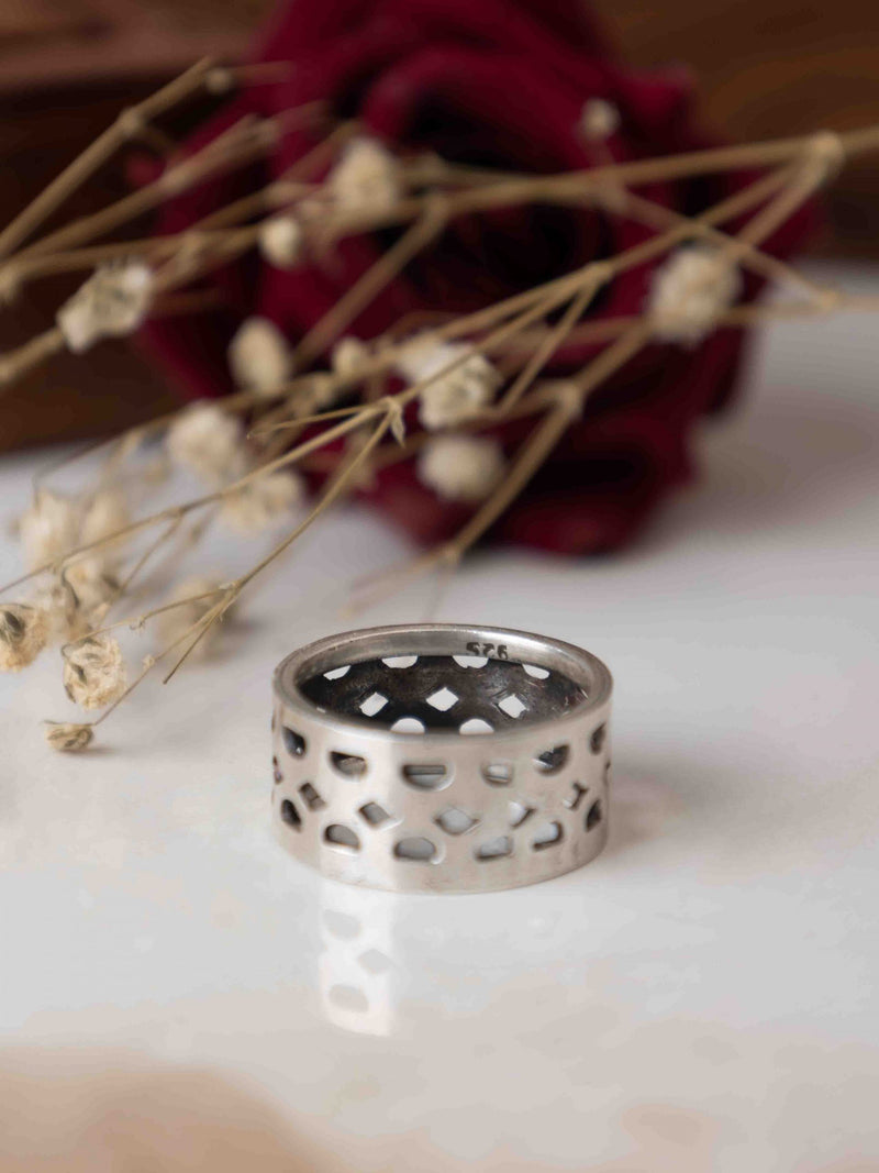 925 pure silver fine carved band ring, close-up