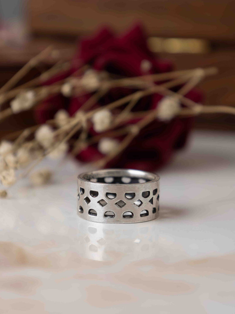 925 pure silver fine carved band ring, detail view