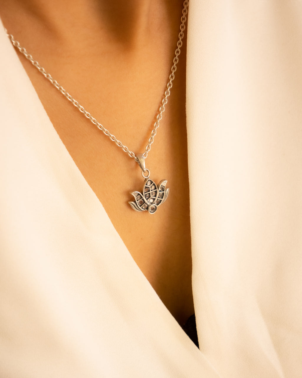 Moh Fine Lotus Intricate Necklace