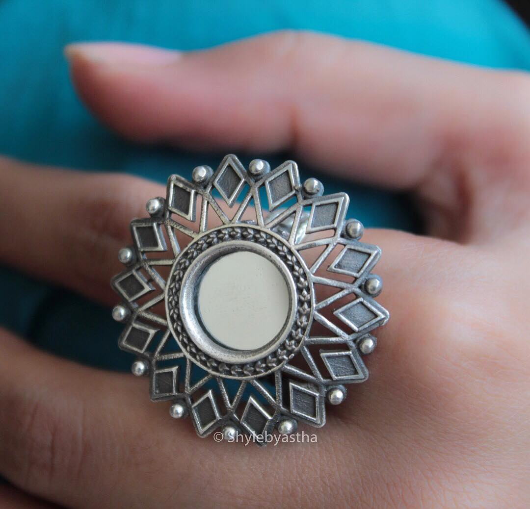Moh Mirror Carved Ring