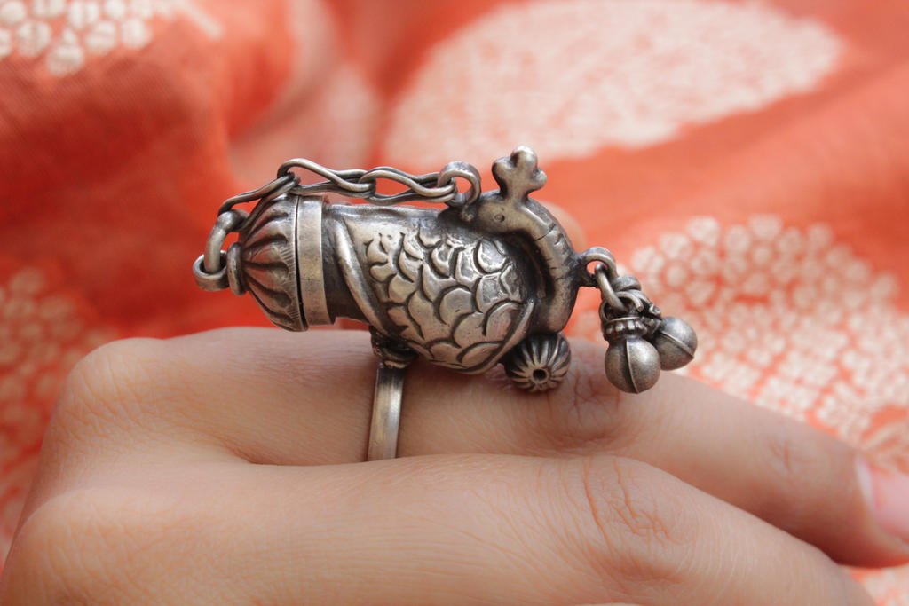 Moh Peacock Antique Ring