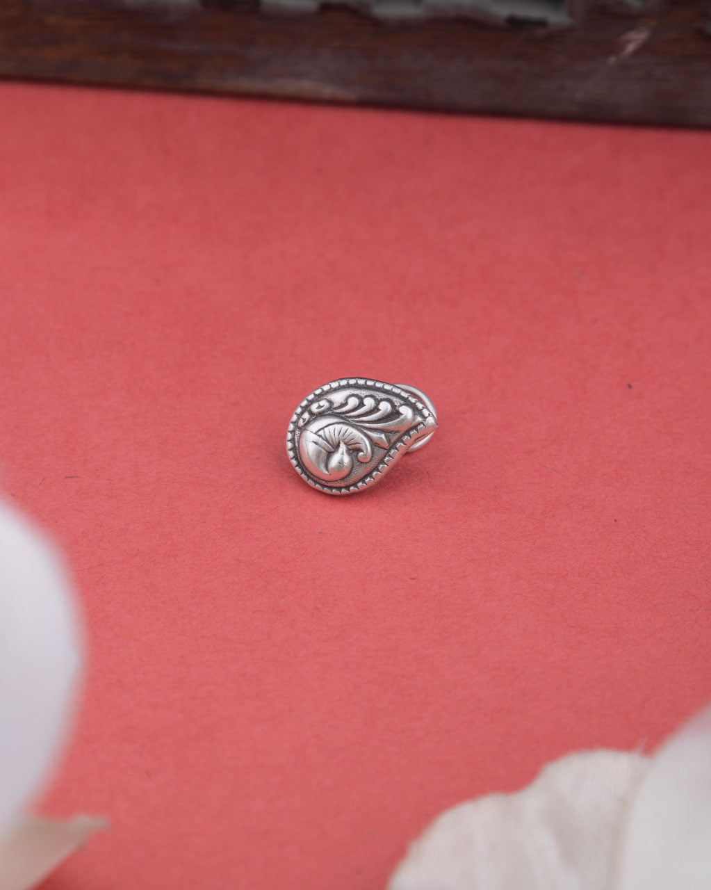 Moh Peacock Embossed Carry Motif Nose Ring