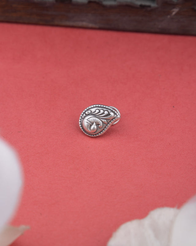Moh Peacock Embossed Carry Motif Nose Ring