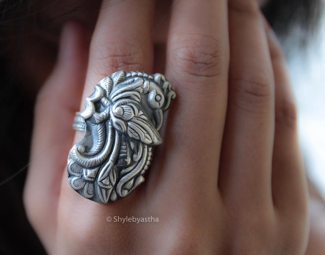 Moh Peacock Embossed Ring