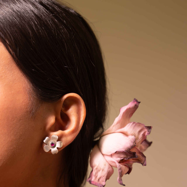 Moh Raani Stone Flower Stud Earring