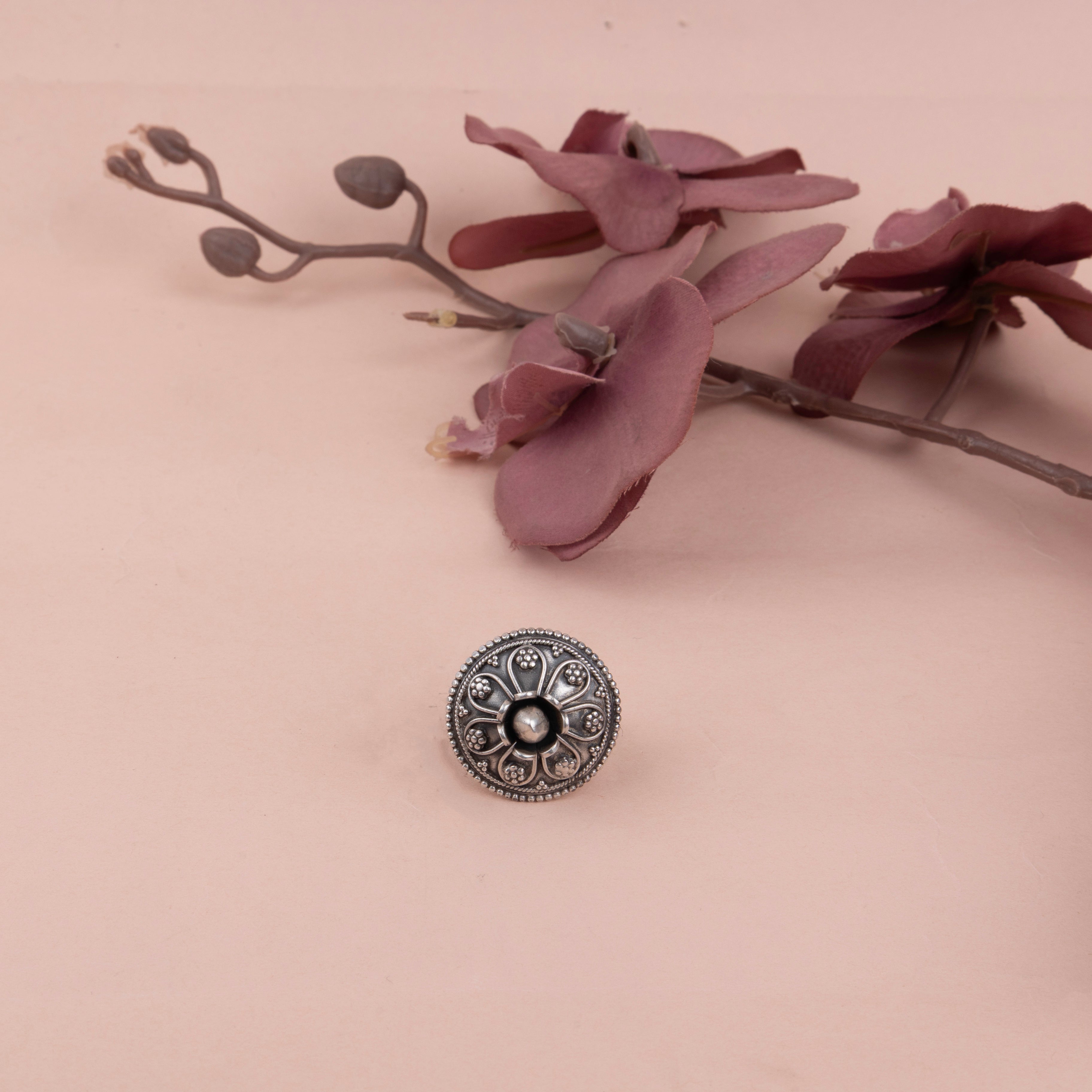 Moh Blooming Flower Detailed Embossed Ring