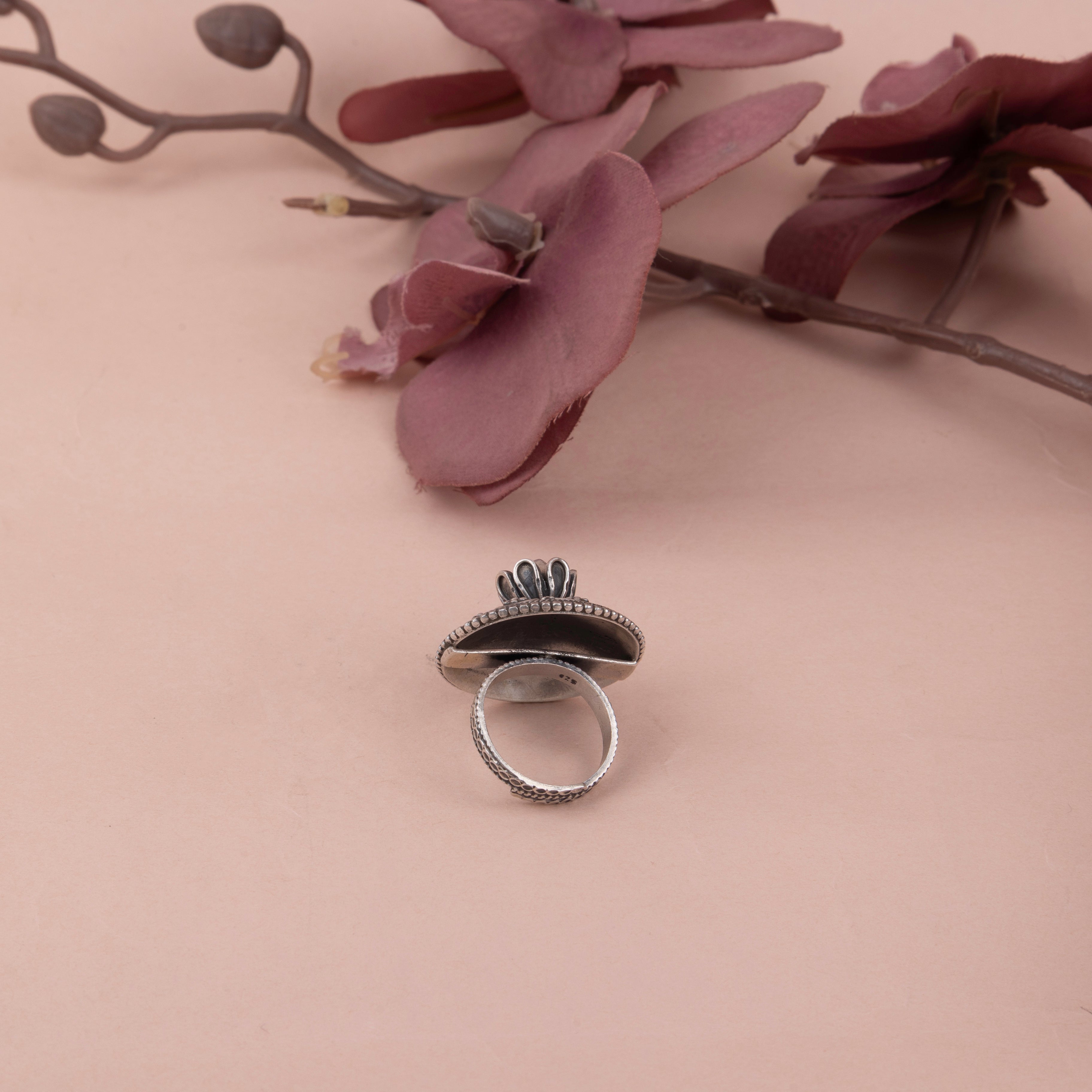 Moh Blooming Flower Detailed Embossed Ring