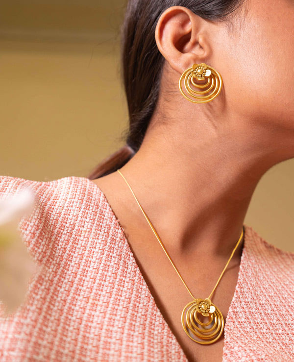 Moh Concentric Flower Embossed Necklace Earring Ring Set