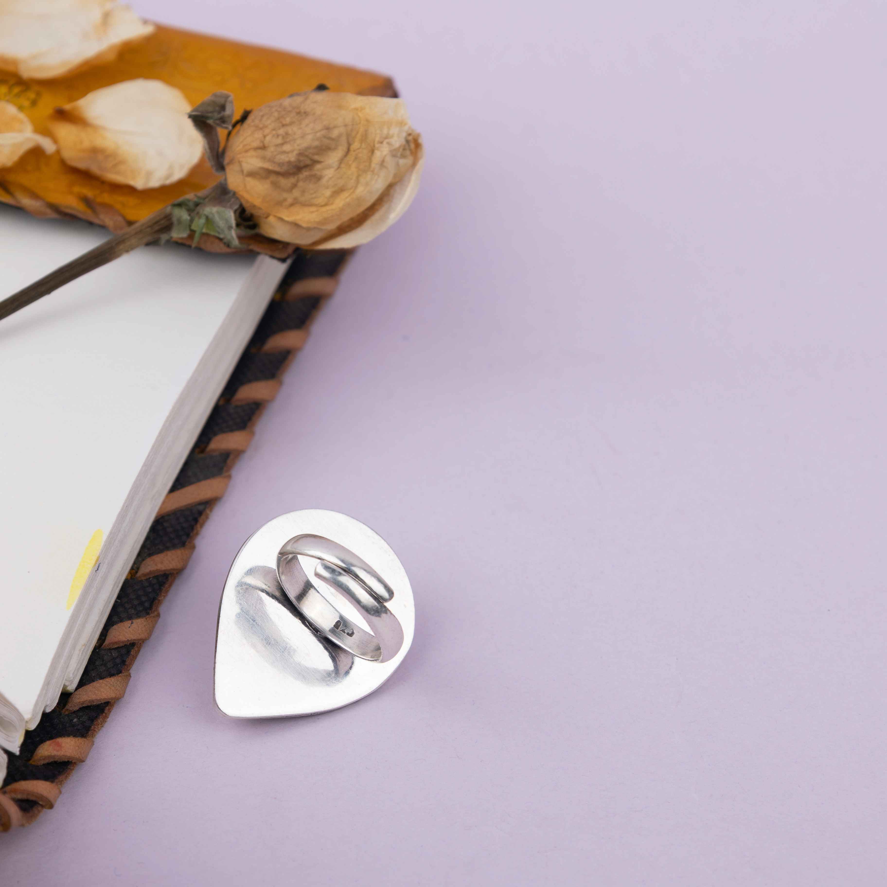 Moh Drop Embossed Ring