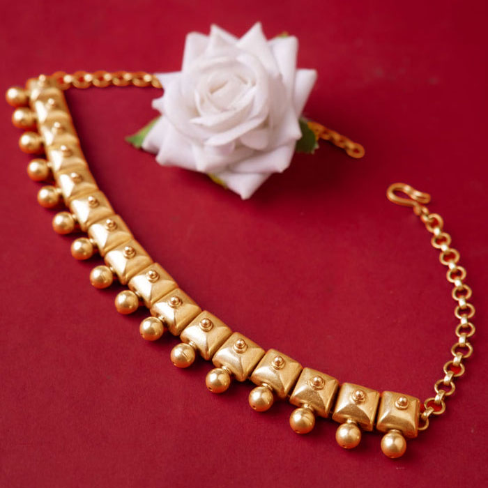 Moh Embossed Matte Statement Choker