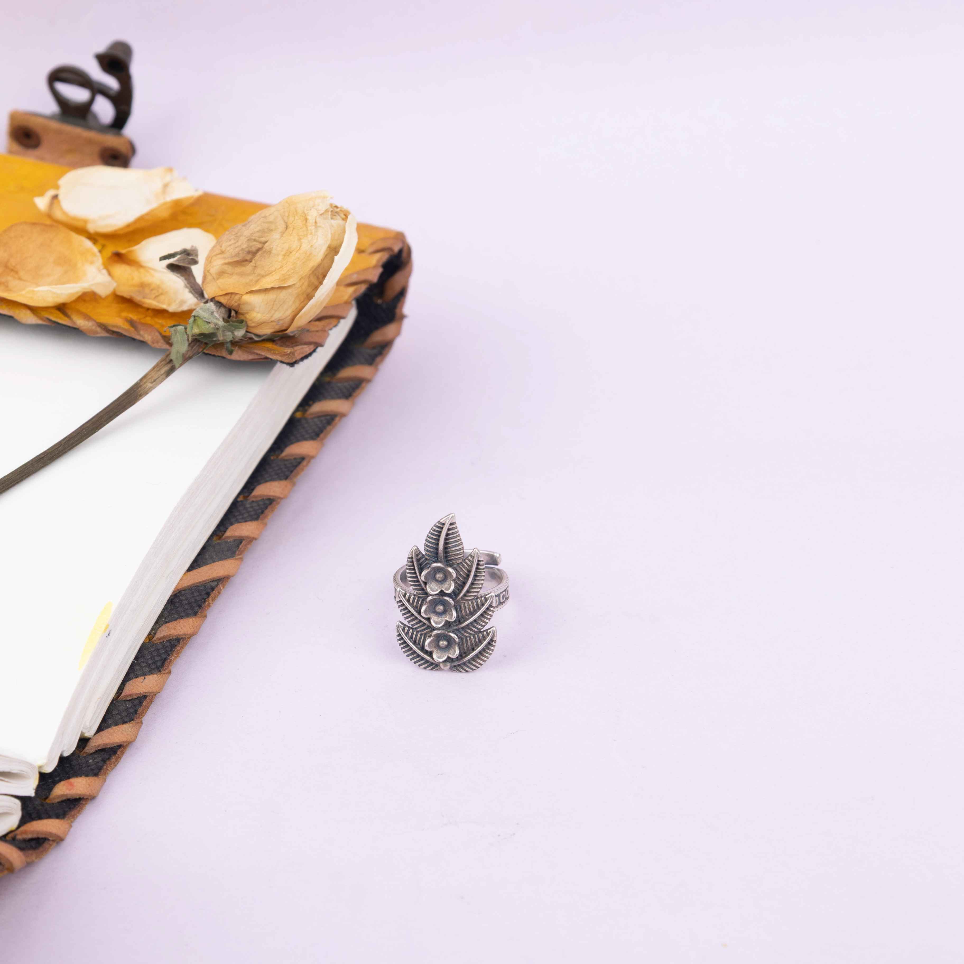 Moh Intricate Leaf Ring